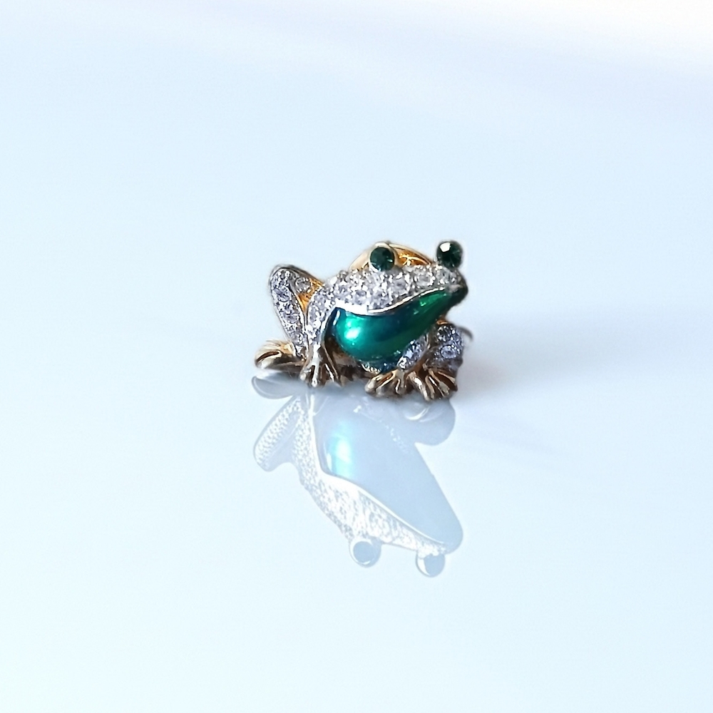 Avon Gold Tone Green and Silver Frog Tie Pin With Rhinestones